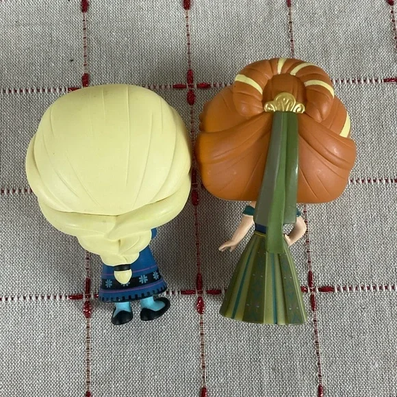 Funko Pop Disney Frozen #119 Coronation Anna, #116 Young Elsa & #81 Anna Bundle - Picture 8 of 10